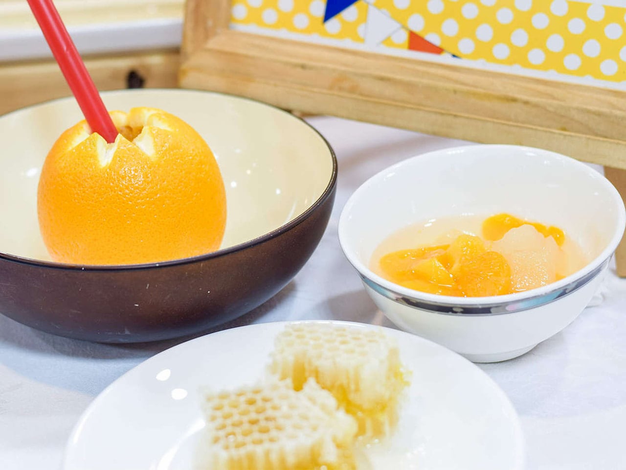生搾りフレッシュジュース、丸ごと巣みつのはちみつなど